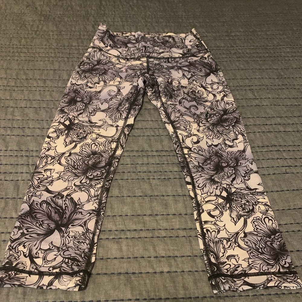 Lululemon crop Leggings- size 4